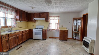 1736 Stoneburner Rd, Edinburg, VA 22824 - photo 3