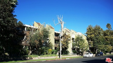 Park Villas unit 229, Los Angeles, CA 90020 - photo 3