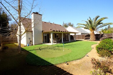 Yes there is a putting green!