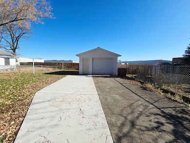 2009 Glenbrook Dr, Des Moines, IA 50316 - photo 6