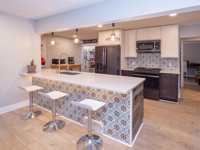 10648 Oakland Dr, Portage, MI 49024 - photo 2