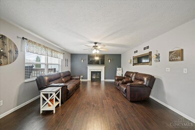 812 E Jameson Ct, Trenton, OH 45067 - photo 7