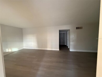 4700 Cove Cir unit 108, Saint Petersburg, FL 33708 - photo 6