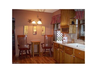 Remodeled Kitchen newer Laminate Floors, Counterto