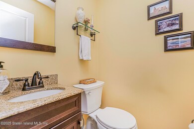 104 Presentation Cir, Staten Island, NY 10312 - photo 7