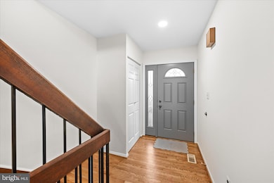 4619 Mayhunt Ct, Alexandria, VA 22312 - photo 3