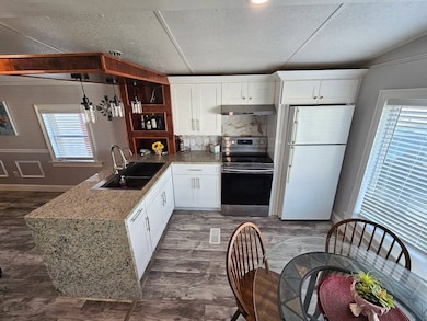 822 Mandarin St, Lakeland, FL 33803 - photo 7