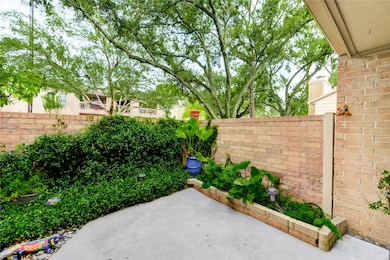 
Feature walled private Patio at the front of the