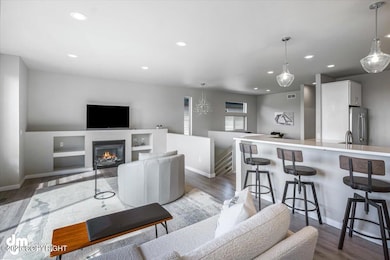 07-Living Room_SLS_-4413