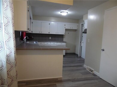 Eat-in kitchen