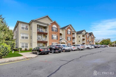 1233 Dogwood Ct unit 1233, New Brunswick, NJ 08901 - photo 2
