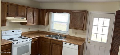 1814 Burgaw Hwy, Jacksonville, NC 28540 - photo 2