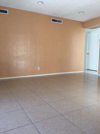 tam_familyroom_1