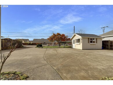 3325 Gilham Rd, Eugene, OR 97408 - photo 4