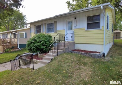 2330 W 58th St, Davenport, IA 52806 - photo 2