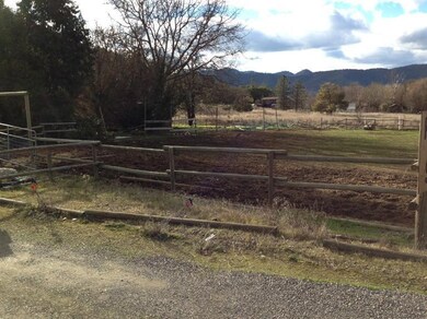 6251 Foley Ln, Central Point, OR 97502 - photo 2