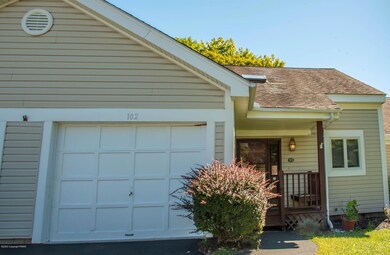102 Duck Hollow Cir, Stroudsburg, PA 18360 - photo 3