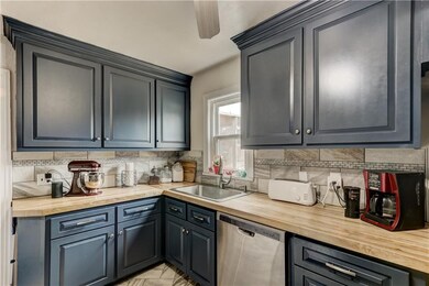 607 E Logan Ave, Guthrie, OK 73044 - photo 2