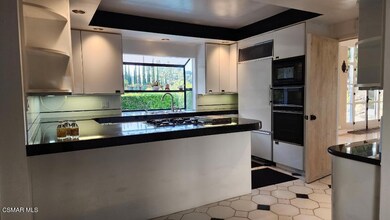 LE Adib kitchen counter