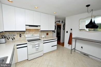 419 Hialeah Dr, Cherry Hill, NJ 08002 - photo 4