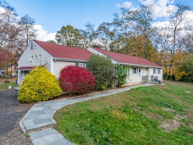 78 Trinity Pass, Stamford, CT 06903 - photo 2