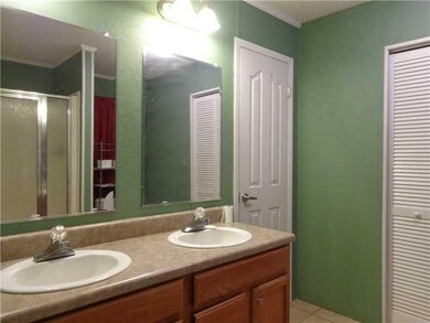 Master Bath/Spa. MASTER BATH WITH TWO SINKS AND LA