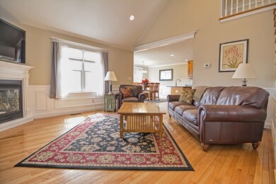 24 Edmonds Cir unit Bldg 24, Whitinsville, MA 01588 - photo 4