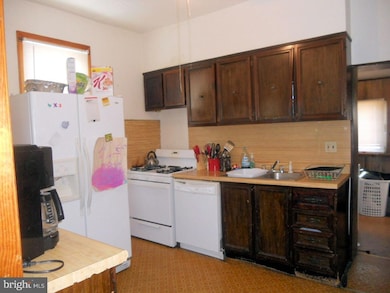 14 Golf Rd, Upper Darby, PA 19082 - photo 6