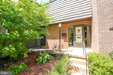 4908 Sauquoit Ln, Annandale, VA 22003 - photo 3