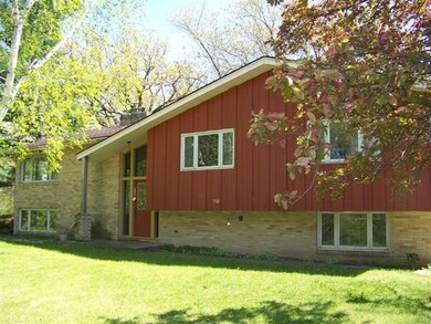 5545 Shamrock Ln, Fitchburg, WI 53711 - photo 3