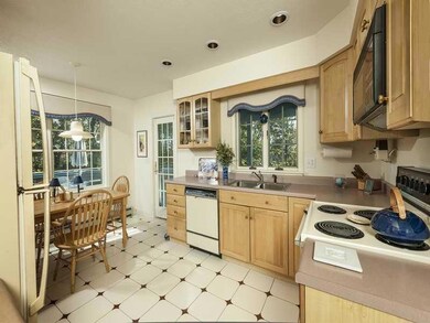 36 Circuit Rd, Cape Neddick, ME 03902 - photo 5