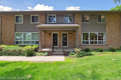 1047 N Old Woodward Ave unit 4, Birmingham, MI 48009 - photo 2