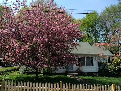 1 Vaughn St, Greenville, RI 02828 - photo 3