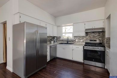 985 E College St, Mount Angel, OR 97362 - photo 7