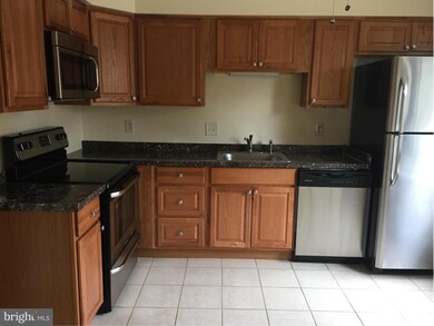 18437 Stone Hollow Dr, Germantown, MD 20874 - photo 2