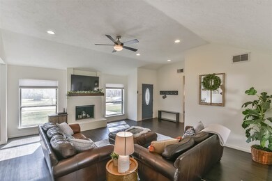 1209 Bayou Oak Dr, Friendswood, TX 77546 - photo 3