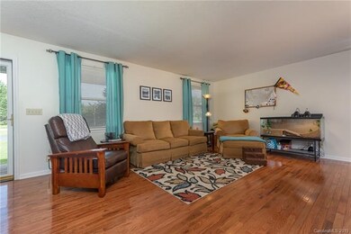 402 Ridge Rd, Hendersonville, NC 28792 - photo 2