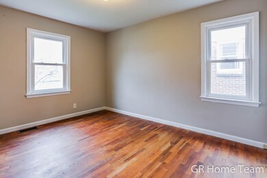 1235 Lewison Ave NE, Grand Rapids, MI 49505 - photo 5