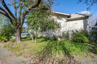 1635 Pleasant St-2