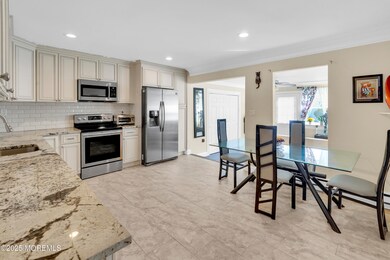 Eat-in Kitchen