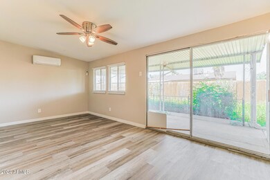 003-photo-living-room-13684185