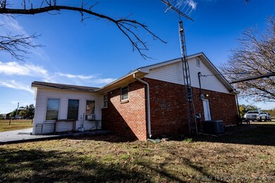 815 S Oak Grove Rd, Cushing, OK 74023 - photo 5