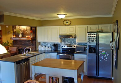 House Pics_2014 11 09_3107_edited-1