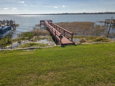 535 Sinclair Cir, Tavares, FL 32778 - photo 4