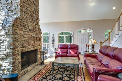 Open and bright, bring the outdoors in. 