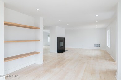 27 Summit - Living area