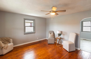 844 W Frank St, Mitchell, IN 47446 - photo 3