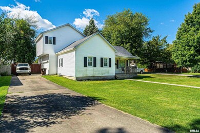 705 Decatur St, Lincoln, IL 62656 - photo 2