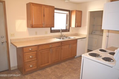 1411 Carolyn Cir unit A, Anchorage, AK 99504 - photo 5