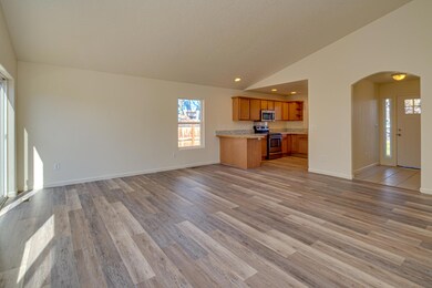 2944 SW Peridot Ave, Redmond, OR 97756 - photo 7